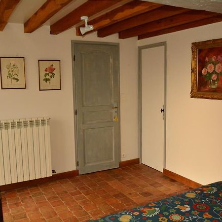 Le Vieux Saule Hotel Saints-en-Puisaye Bagian luar foto