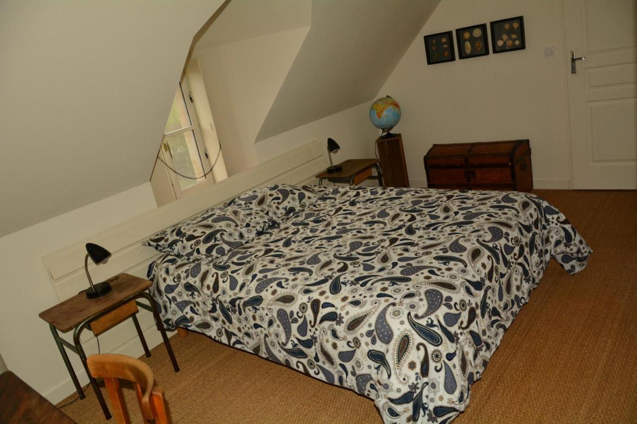 Le Vieux Saule Hotel Saints-en-Puisaye Bagian luar foto