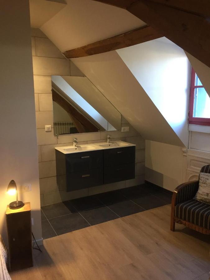 Le Vieux Saule Hotel Saints-en-Puisaye Bagian luar foto