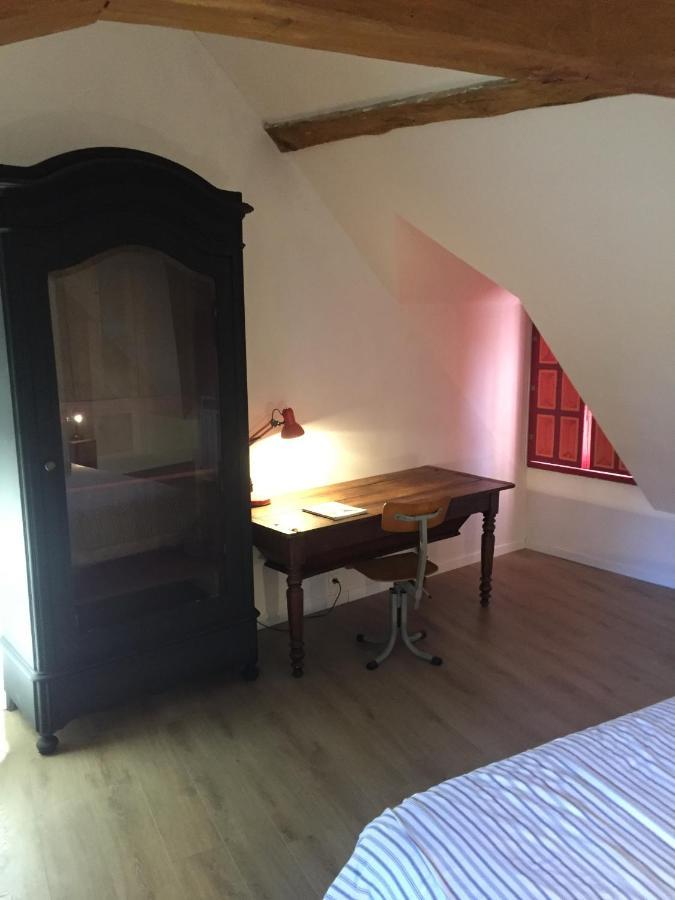 Le Vieux Saule Hotel Saints-en-Puisaye Bagian luar foto